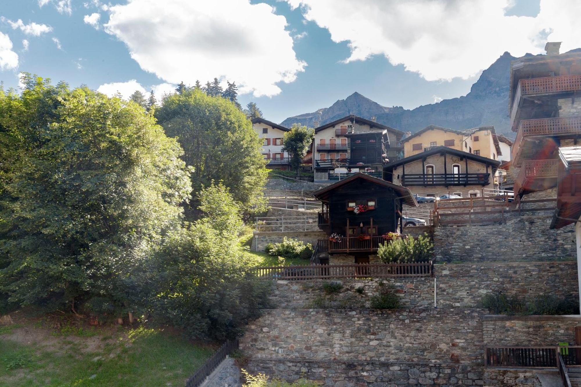Hellochalet - Maison Paquier - Family Ski Holiday In The Resort Center Valtournenche Exterior foto